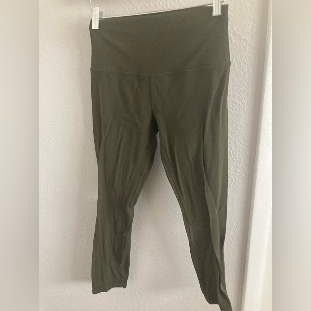 Lululemon olive green leggings.